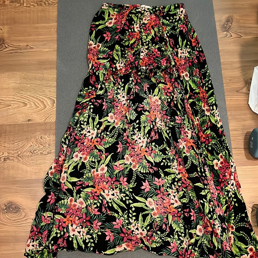 And of gypsies short/skirt, size S, beachwear
